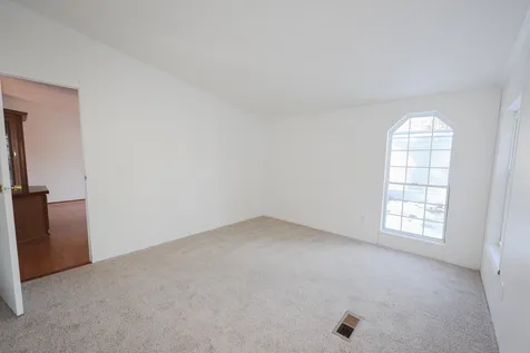 3 Robyn Court Litchfield NH 03052