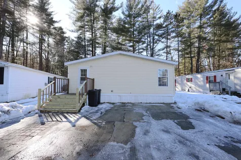 3 Robyn Court Litchfield NH 03052