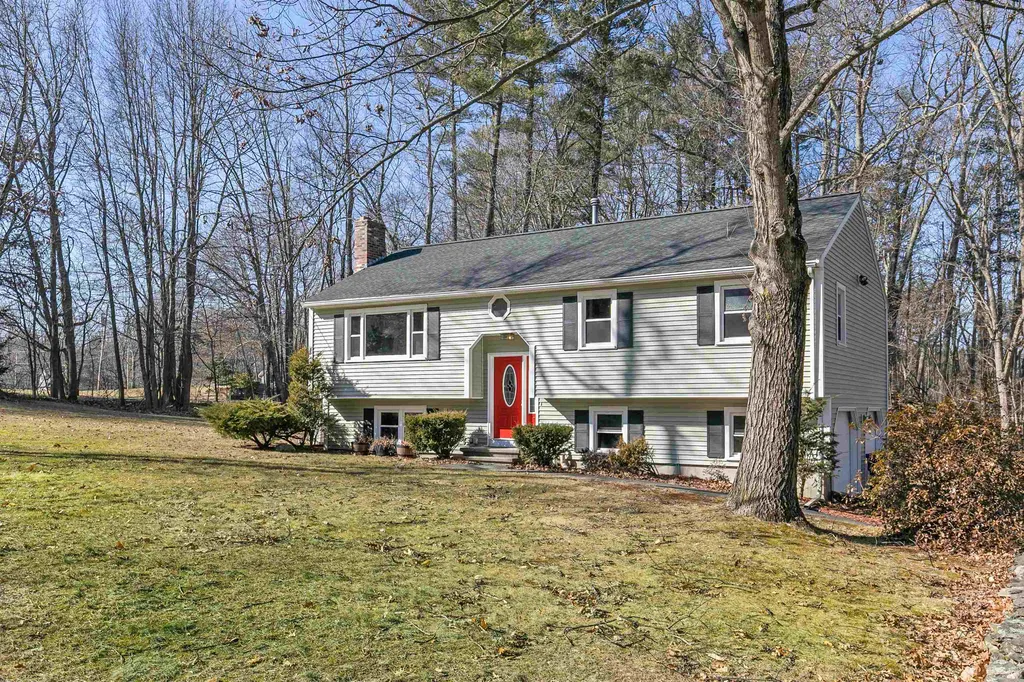 3 Lund Drive Hudson NH 03051