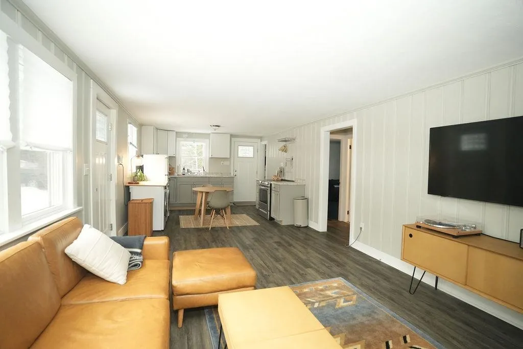 207 River Road New Boston NH 03070