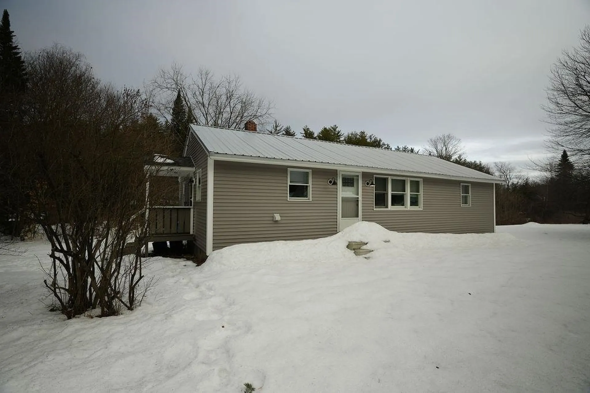 207 River Road New Boston NH 03070
