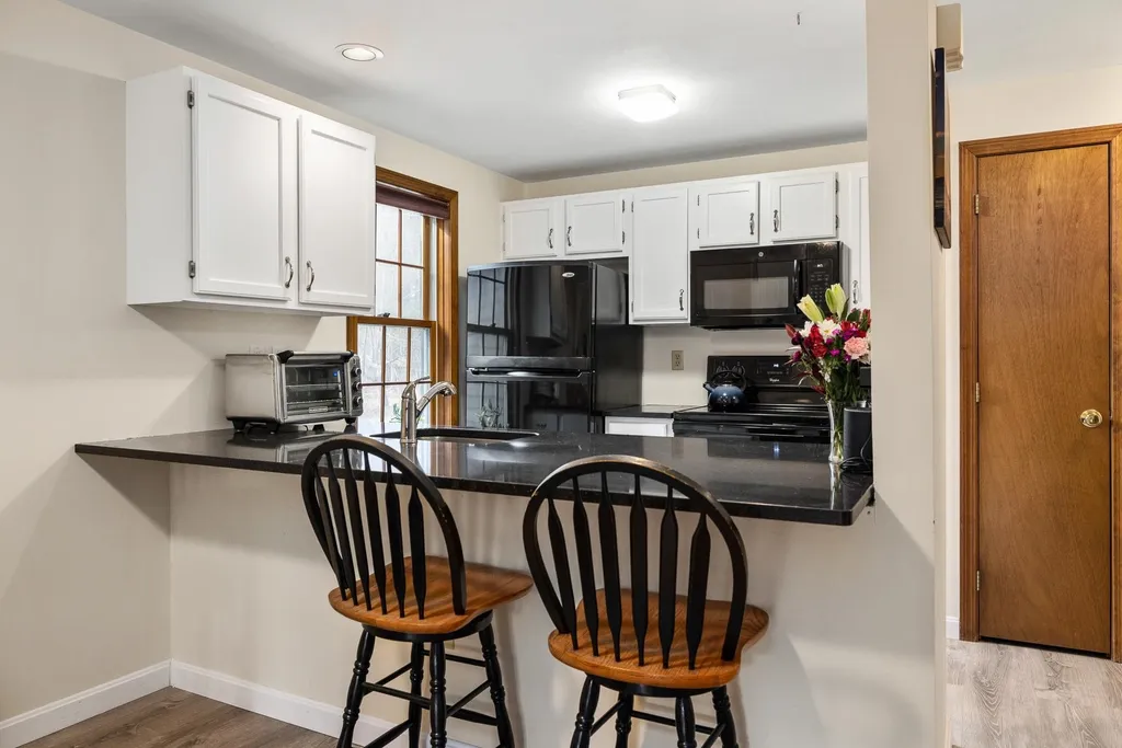 9 Montrose Drive Stratham NH 03885