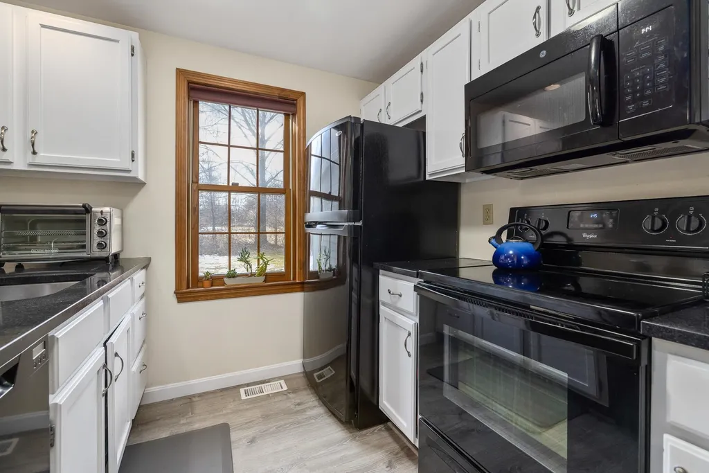 9 Montrose Drive Stratham NH 03885