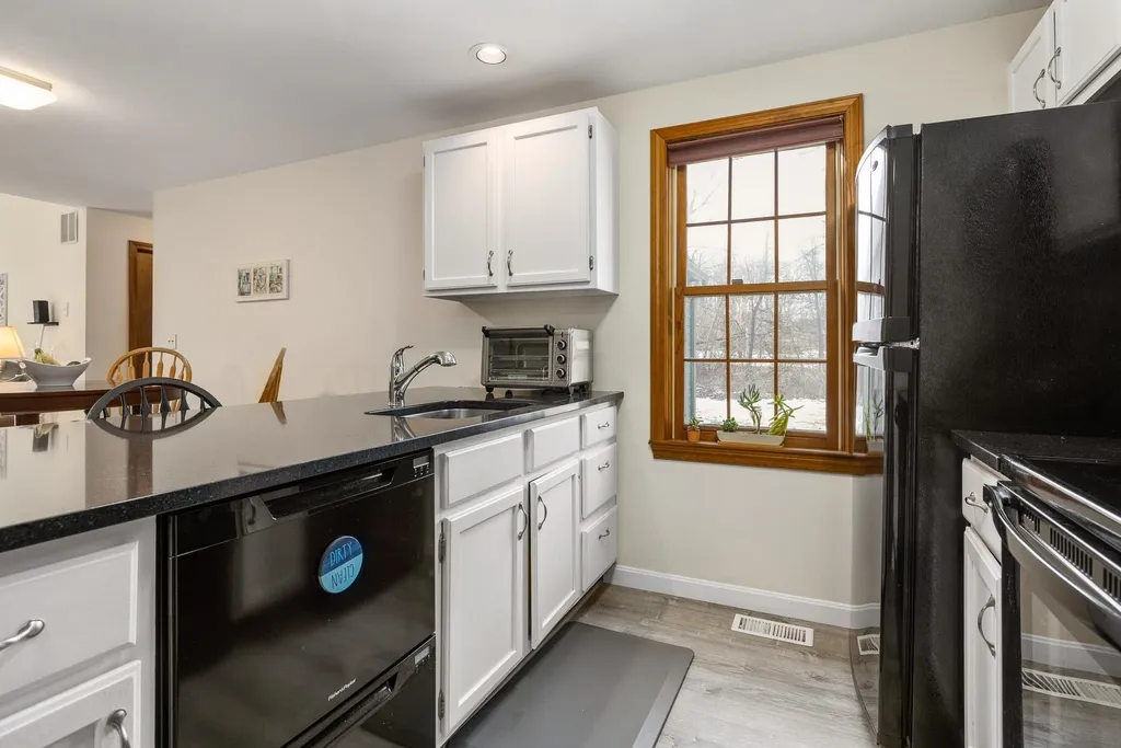 9 Montrose Drive Stratham NH 03885
