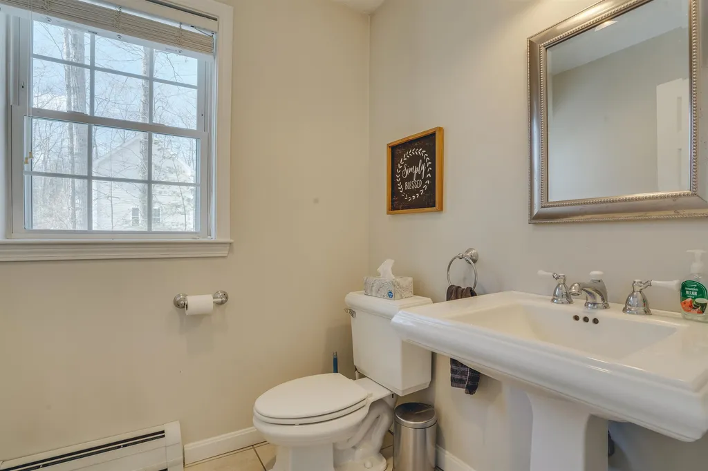 14 Shannon Drive Nottingham NH 03290