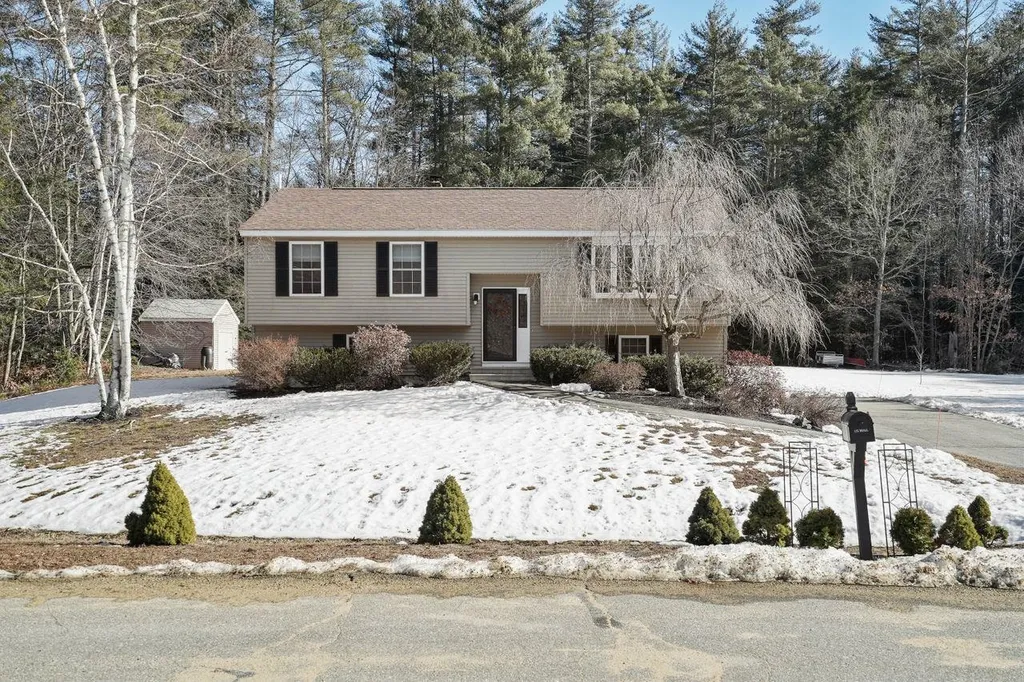7 Bayou Drive Raymond NH 03077