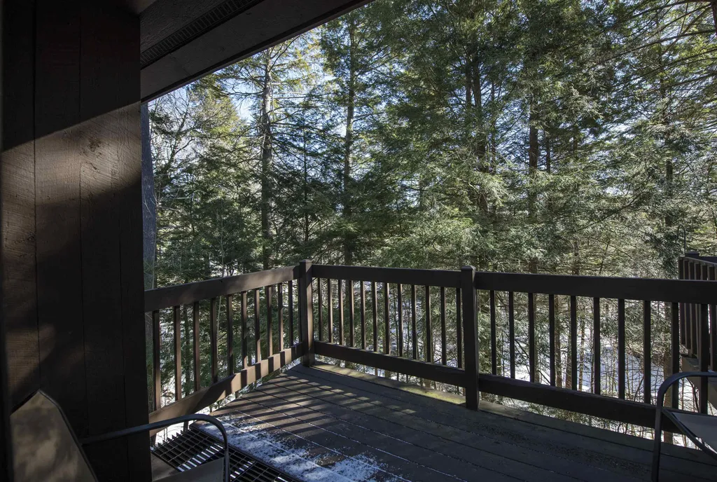 253 Old Quechee Road Hartford VT 05059
