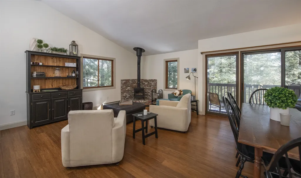 253 Old Quechee Road Hartford VT 05059