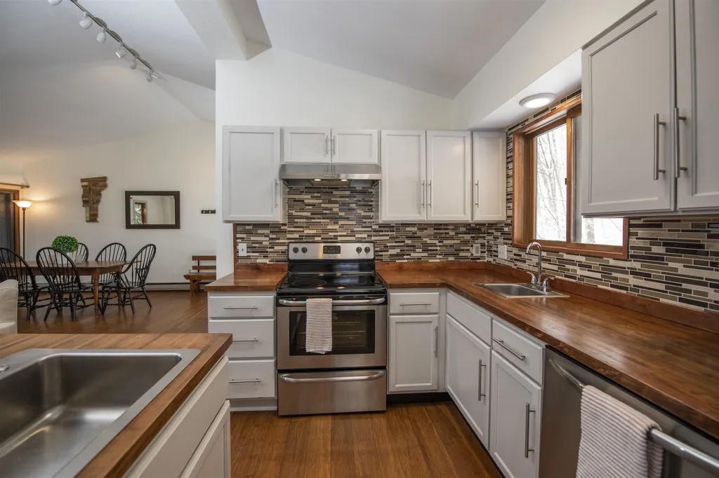 253 Old Quechee Road Hartford VT 05059