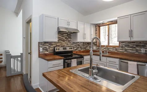 253 Old Quechee Road Hartford VT 05059