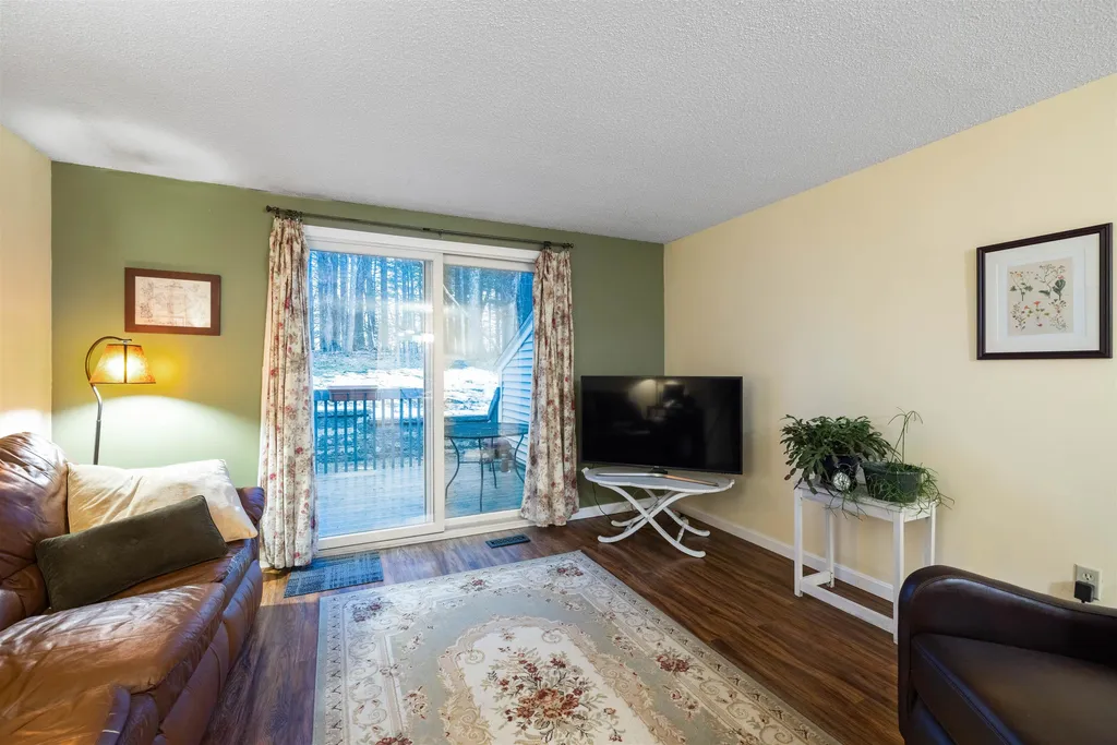 727 Fox Hollow Drive Hudson NH 03051