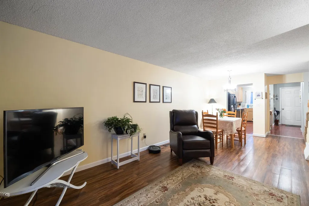 727 Fox Hollow Drive Hudson NH 03051