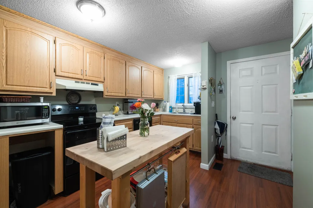 727 Fox Hollow Drive Hudson NH 03051