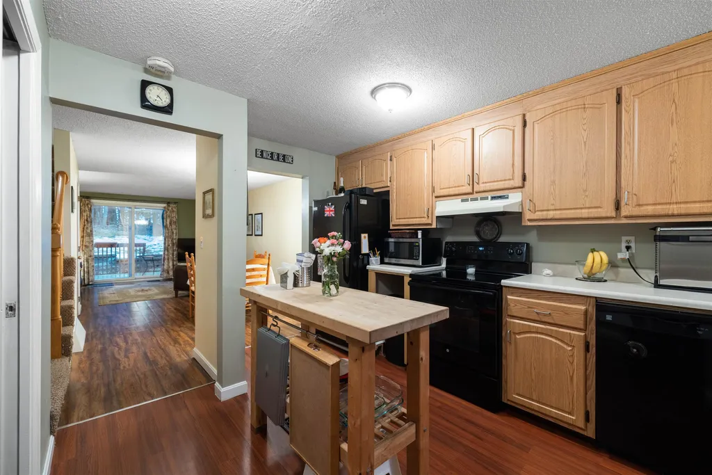 727 Fox Hollow Drive Hudson NH 03051