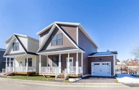34 Mollys Way Winooski VT 05404