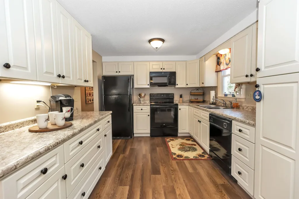 17 Northgate Drive Bedford NH 03110