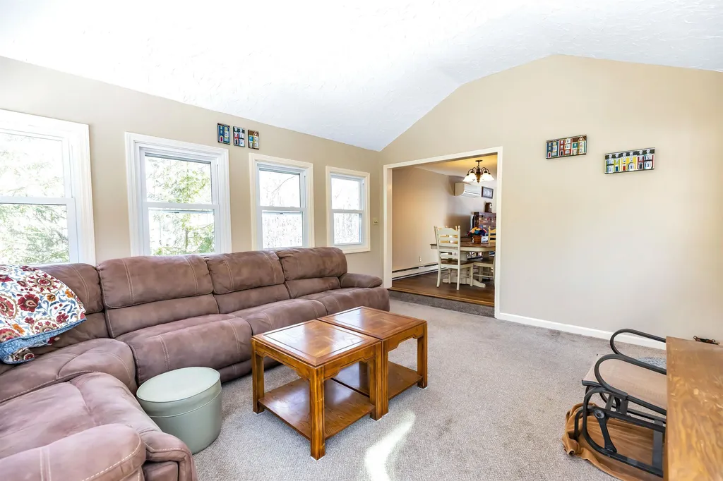 17 Northgate Drive Bedford NH 03110