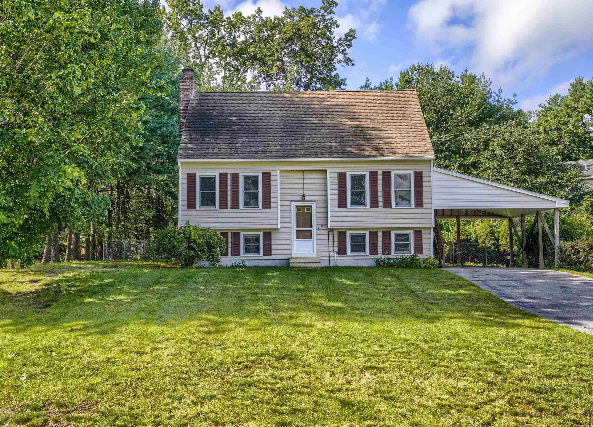 19 Lisbon Lane Nashua NH 03060
