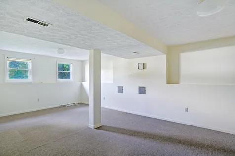 19 Lisbon Lane Nashua NH 03060