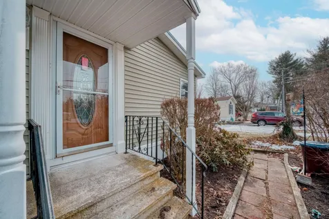 32 Lindenshire Avenue Exeter NH 03833