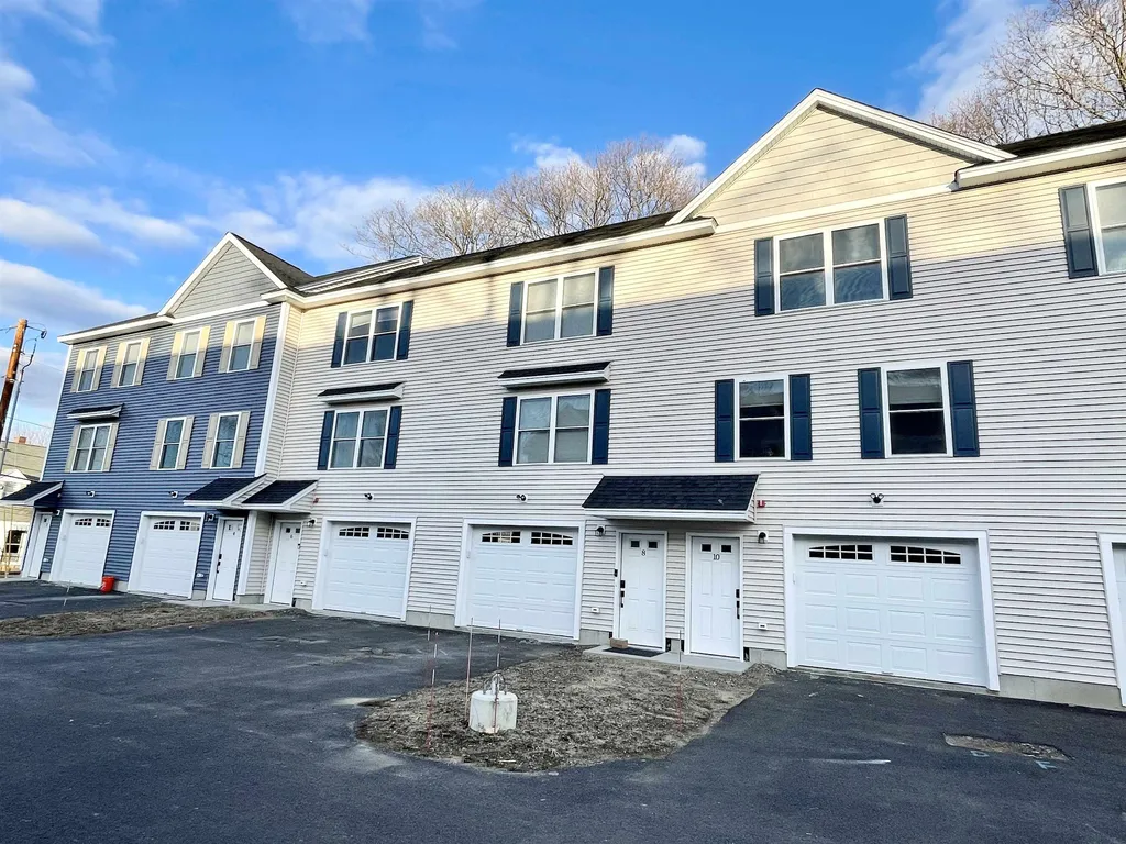 10 Sapphire Lane Nashua NH 03060
