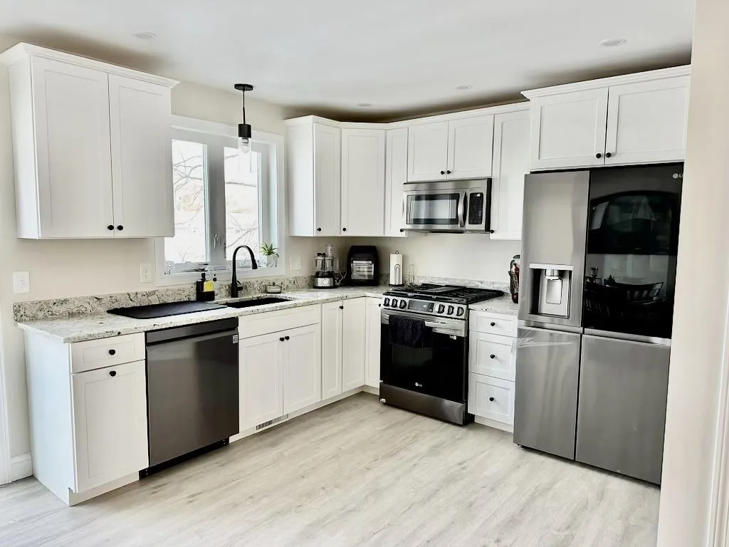 10 Sapphire Lane Nashua NH 03060