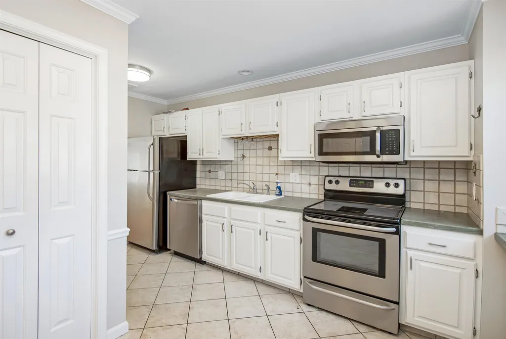 33 Harbor View Road South Burlington VT 05403