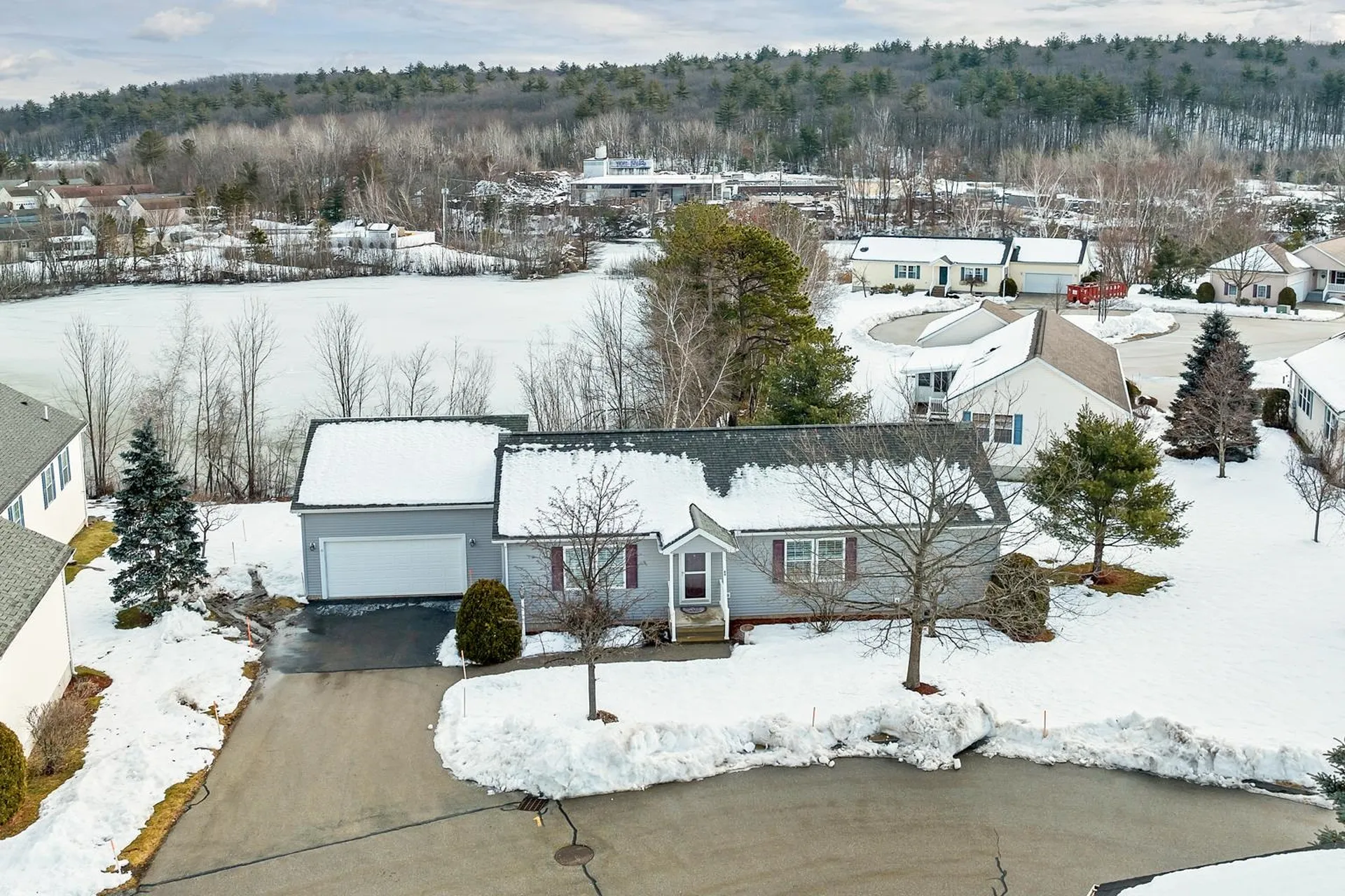 44 Moose Pond Terrace Hooksett NH 03106
