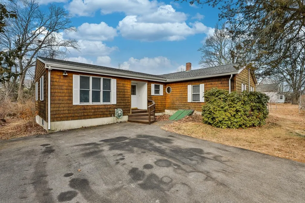 8 Macgregor Avenue Salem NH 03079