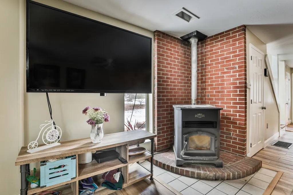 15b David Drive Hudson NH 03051