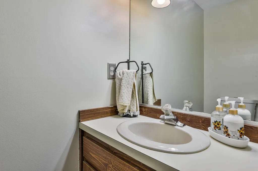 15b David Drive Hudson NH 03051