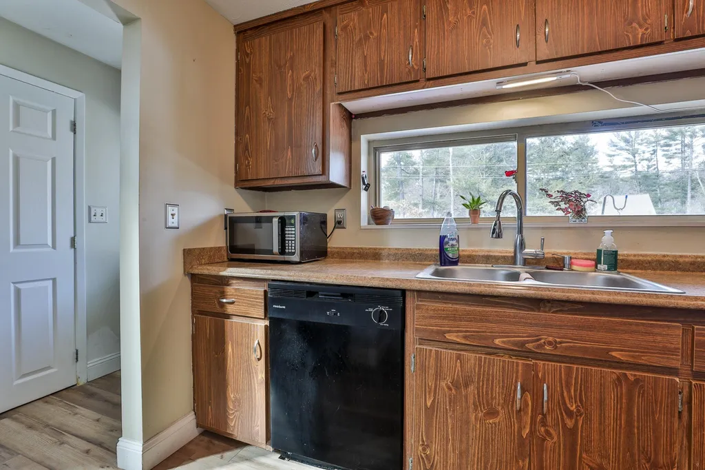 15b David Drive Hudson NH 03051