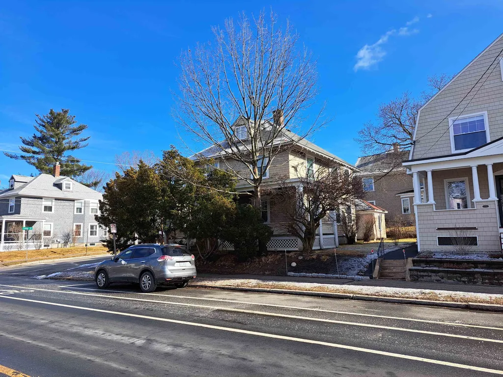 715 Maple Street Manchester NH 03104