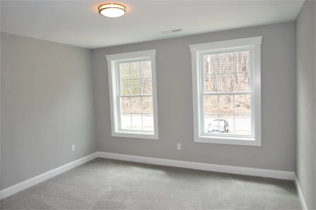 304 Straw Road Manchester NH 03102
