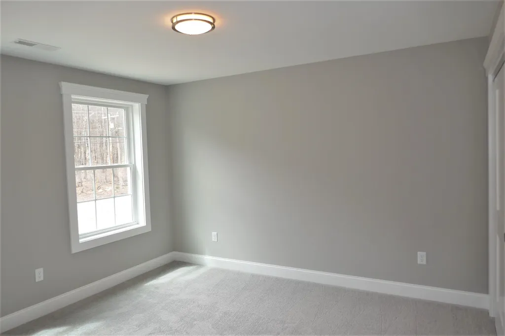 304 Straw Road Manchester NH 03102