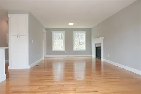 304 Straw Road Manchester NH 03102