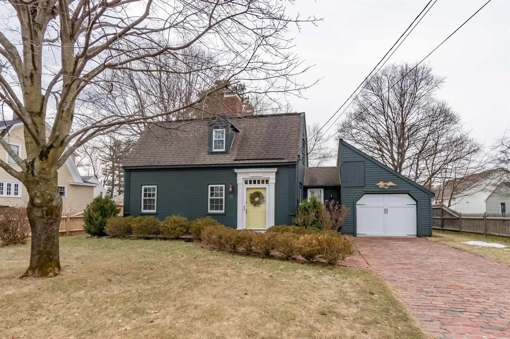 22 Pine Hill Avenue Nashua NH 03064