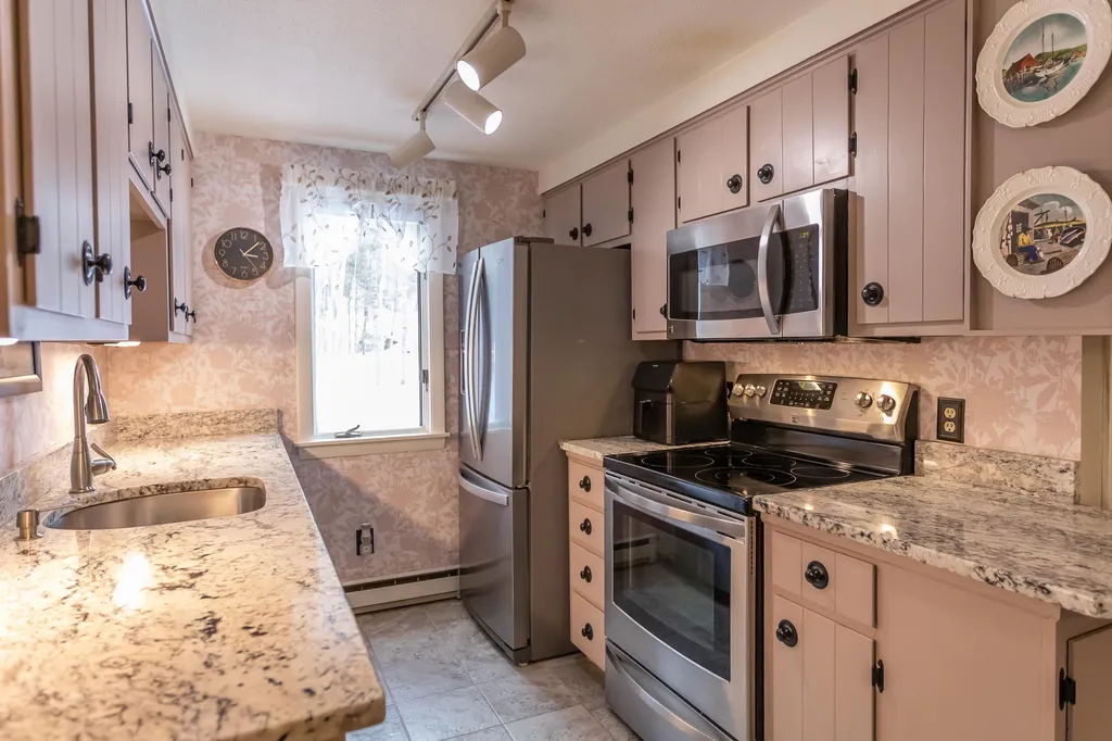 60 College Overlook Grantham NH 03753