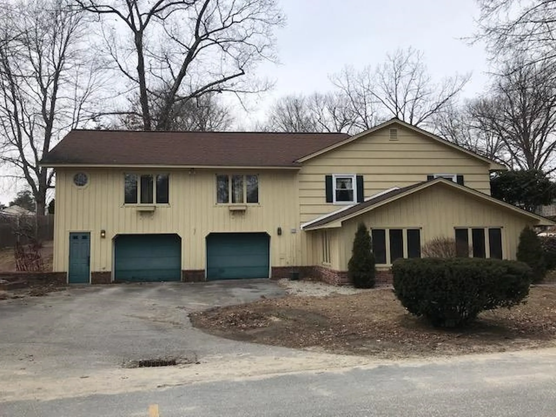 13 Bond Street Hudson NH 03051
