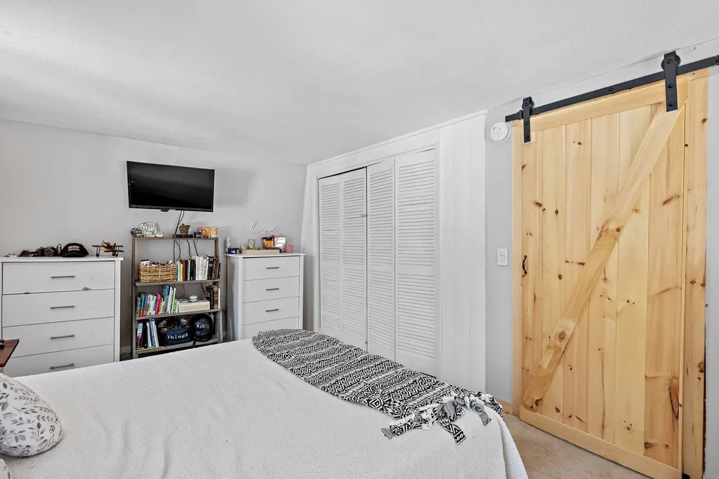 17 New Colony Road Orange NH 03741