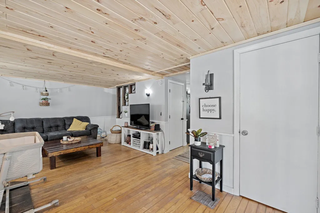 17 New Colony Road Orange NH 03741