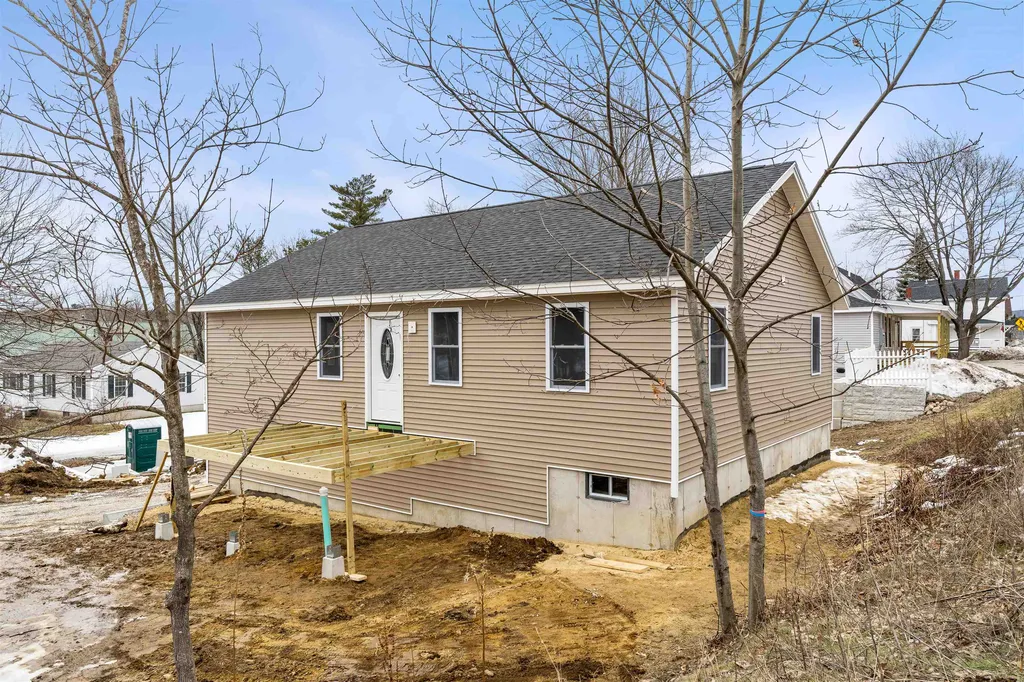 46 Clark Street Pittsfield NH 03263