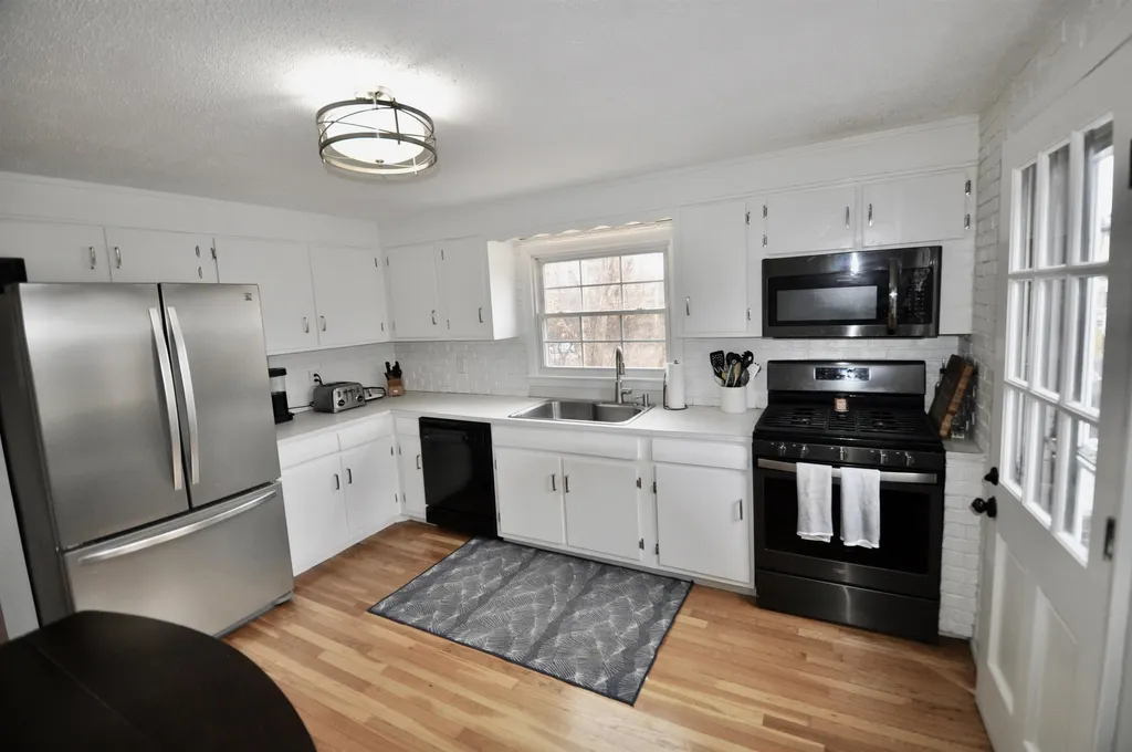 14 Timberline Drive Nashua NH 03062