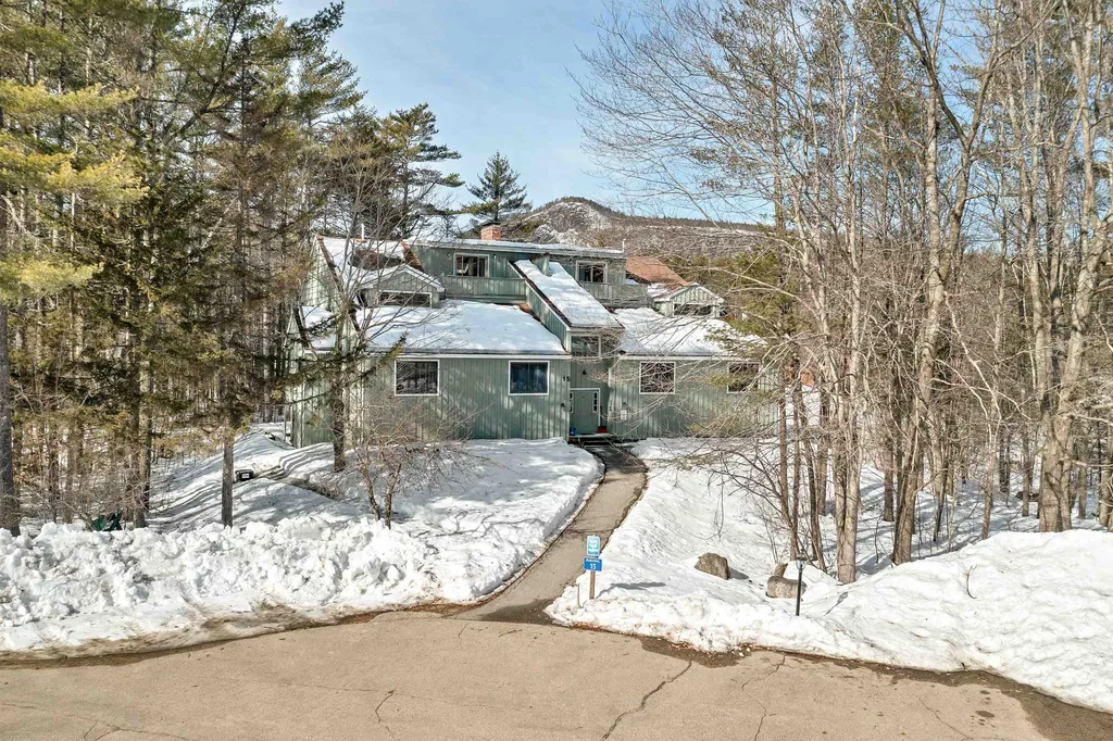15E Seasons At Attitash Bartlett NH 03812