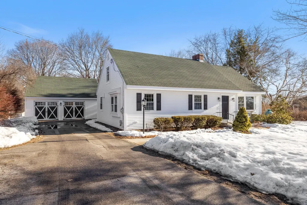 239 North Main Street Wolfeboro NH 03894