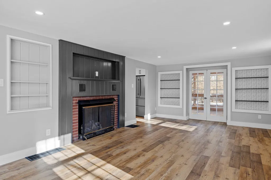 239 North Main Street Wolfeboro NH 03894