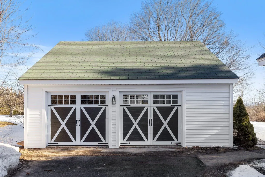 239 North Main Street Wolfeboro NH 03894