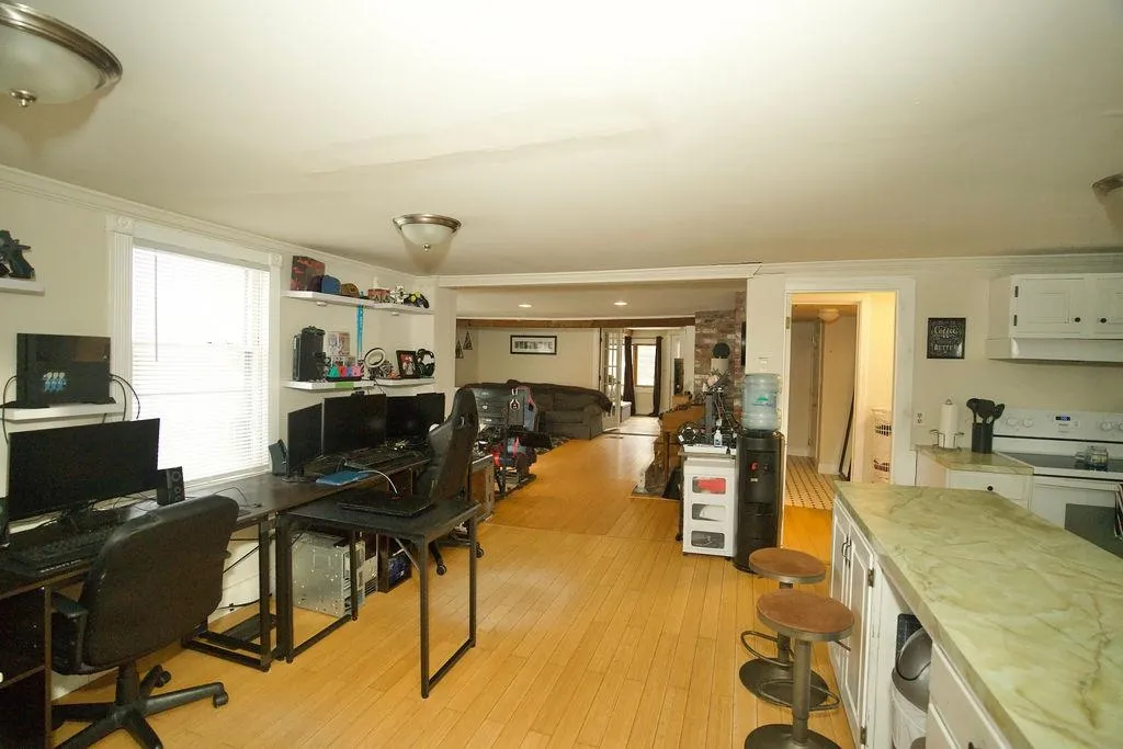 12 River Road New Boston NH 03070