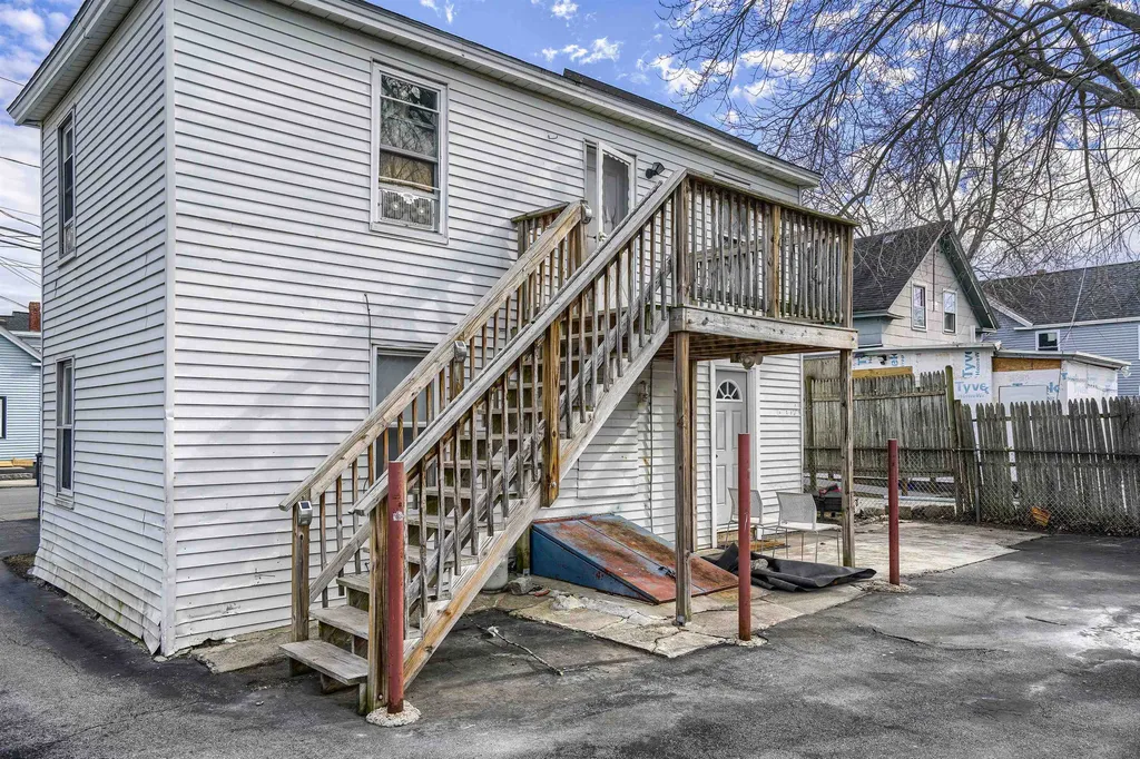 23 Ash Street Nashua NH 03060