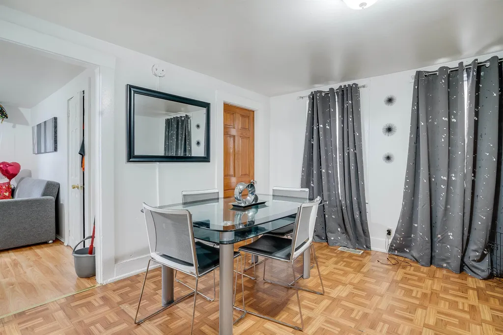 23 Ash Street Nashua NH 03060
